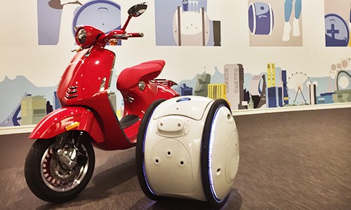 Piaggio giới thiệu rô bốt chở đồ Gita "siêu tiện dụng"