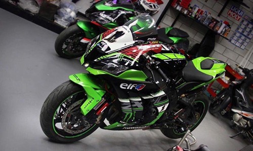 Siêu môtô Kawasaki ZX10R độ xế đua kịch độc tại Sài Gòn