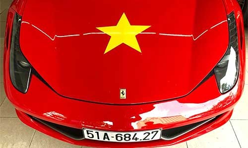 Siêu xe Ferrari tiền tỷ cổ vũ đội tuyển U23 Việt Nam