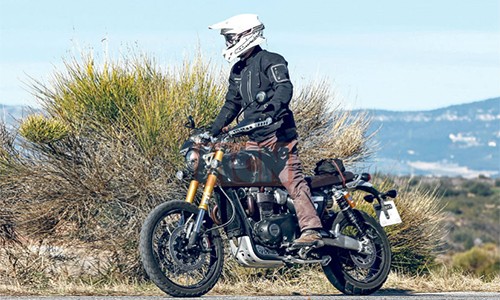 Môtô Triumph Scrambler 1200 mới lộ diện trên đường thử