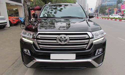 “Soi” Toyota Land Cruiser cũ giá hơn 5 tỷ đồng ở Hà Nội 