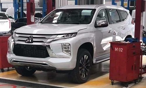 Mitsubishi Pajero Sport 2020 mới "lộ hàng" trước ngày ra mắt