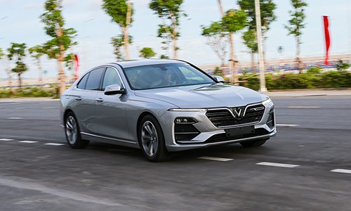 Chi tiết xe sedan VinFast Lux A2.0 ưu đãi 990 triệu đồng