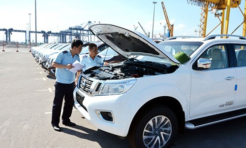 Hàng chục xe Nissan bị "bỏ quên" ở cảng Hải Phòng