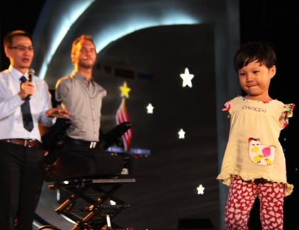 Nick Vujicic khâm phục những tấm gương nghị lực Việt Nam