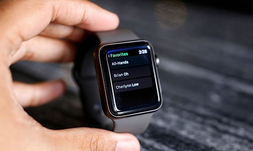 Apple Watch gặp sự cố bất ngờ khởi động lại