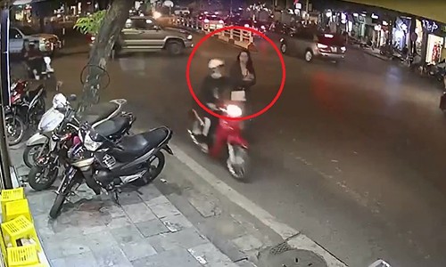 Video: Tận thấy những màn cướp giật điện thoại "nhanh như chớp"