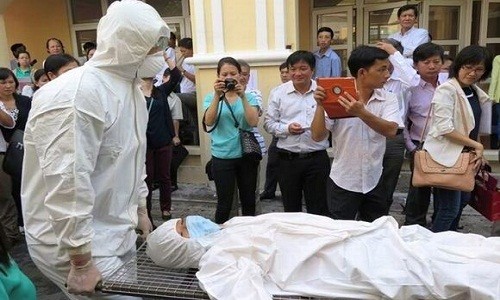 Ebola: 2 khách đến VN hết sốt, 80 người chết trong 3 ngày