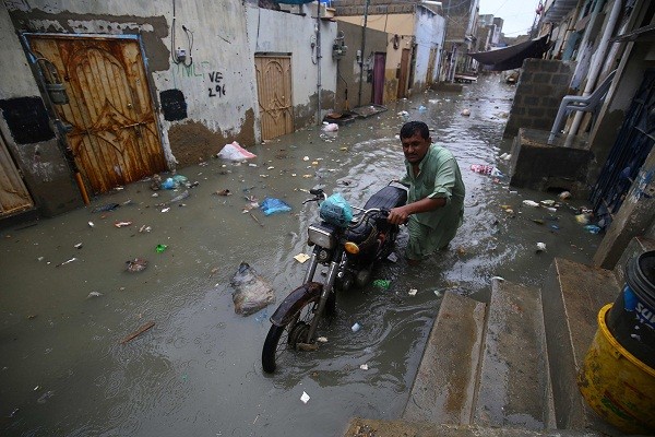 Tận mục cuộc sống người dân Pakistan khốn khổ vì mưa lớn