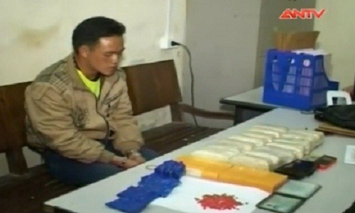 9X vận chuyển 2 bánh heroin và 30.000 viên ma túy