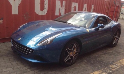 Siêu xe mui trần Ferrari California T “đặt chân” tới Việt Nam