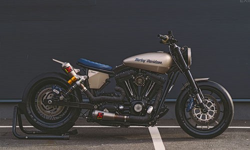 Xe môtô Harley-Davidson Dyna “khủng” với đồ chơi hàng hiệu 