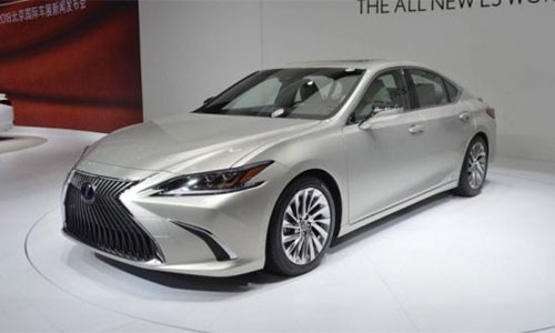 Xe sang Lexus ES 2019 đầu tiên lộ diện tại Đông Nam Á