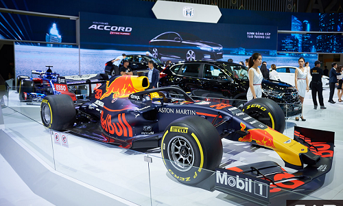 "Soi" bộ đôi xe đua F1 tại gian hàng Honda VMS 2019