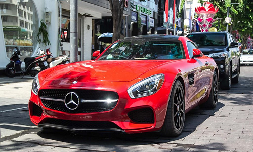 Mercedes-AMG GT-S hơn 9 tỷ, "màu độc" trên phố Sài Gòn