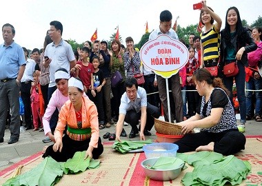 Hội thi gói bánh chưng bánh giầy