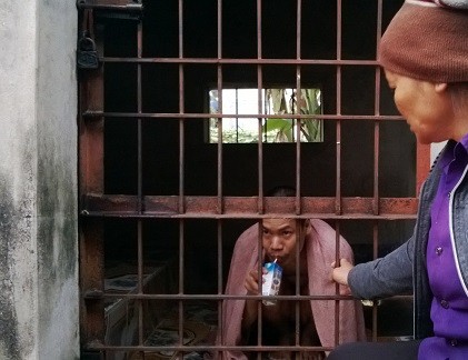 Mẹ già nuôi 3 con tâm thần, chịu tin đồn “ma ám”