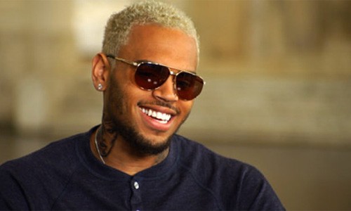 Rapper Chris Brown bị bắt vì dí súng vào đầu hoa hậu