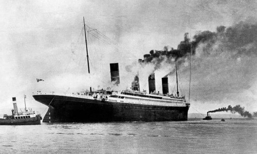 Tàu Titanic huyền thoại chìm vì “siêu trăng“?