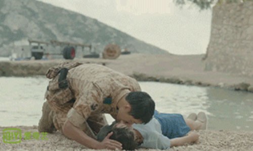 Song Joong Ki liên tiếp khóa môi Song Hye Kyo