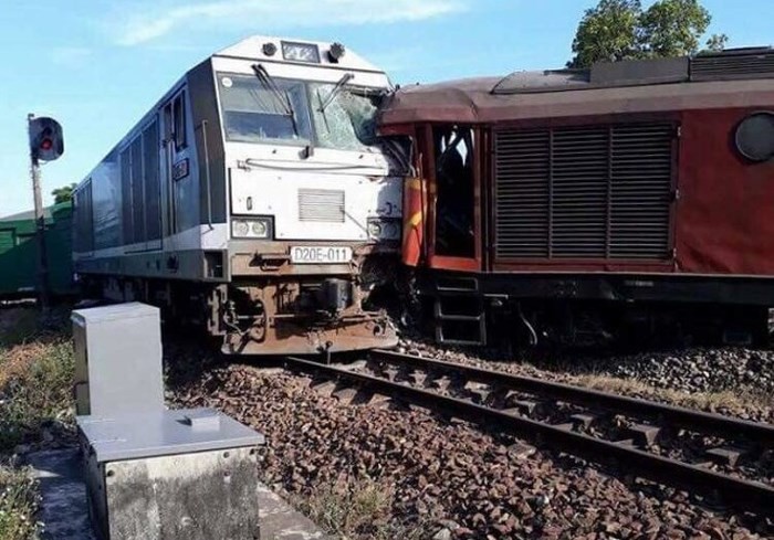 Video: Hai tàu hỏa đâm nhau, lái tàu thiệt mạng, 8 người bị thương