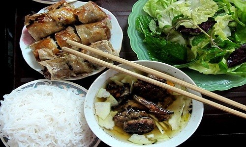 Bún chả lọt top 10 món ăn đường phố ngon nhất TG 