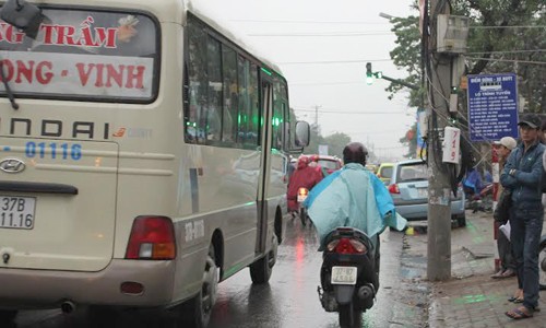 Hàng chục cảnh sát vây bắt nhóm bảo kê xe khách 