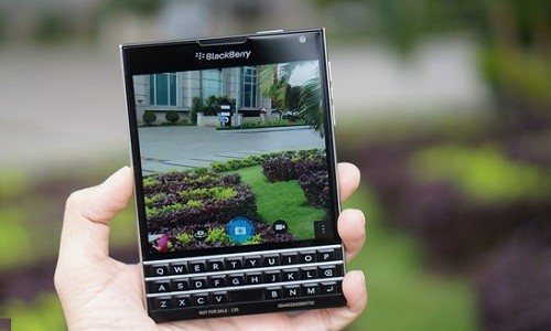 Điện thoại BlackBerry Passport độc dị, nên mua hay không?