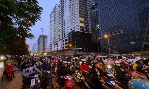 “Dân Hà Nội bất hạnh vì tan ca không dám về nhà“