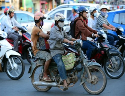 Hãi hùng xe máy “rách nát” bon bon trên phố