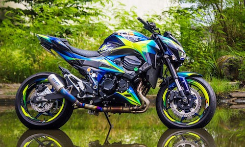 Môtô Kawasaki Z800 “thay áo” màu mè của biker Đà Lạt