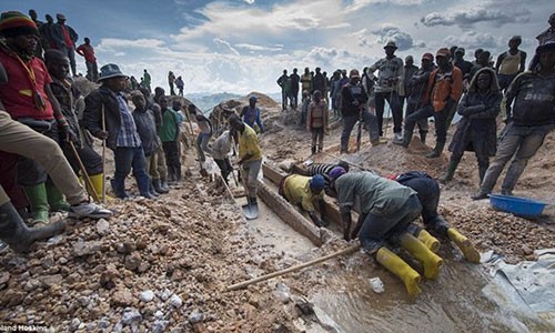 Bên trong mỏ khai thác kim loại quý ở châu Phi