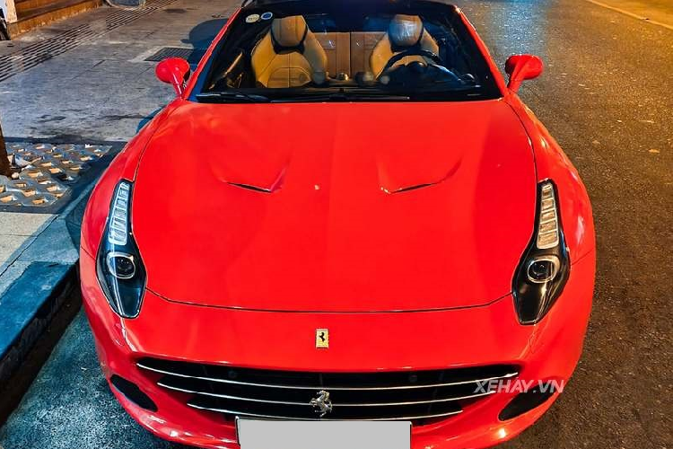 Ngắm Ferrari California T thay áo mới ở Sài Gòn