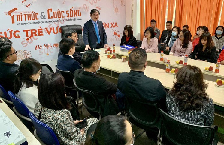 Chủ tịch Phan Xuân Dũng: “Chúc cán bộ nhân viên Báo Tri thức và Cuộc sống Sức khoẻ - Lao động miệt mài - Tạo nên thương hiệu”