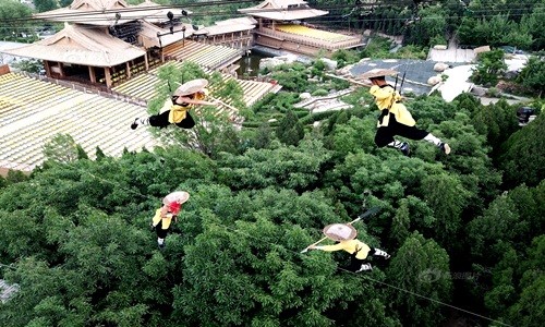 Cận cảnh công phu khó tin mới đây của nhà sư Thiếu Lâm 