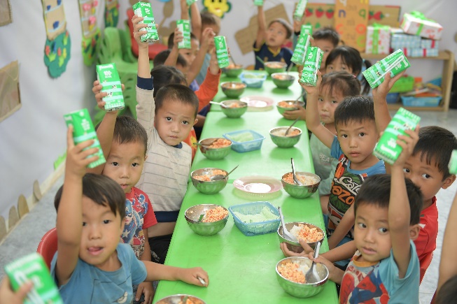 Vi moi tre em deu duoc uong sua, VINAMILK se khong ngung no luc