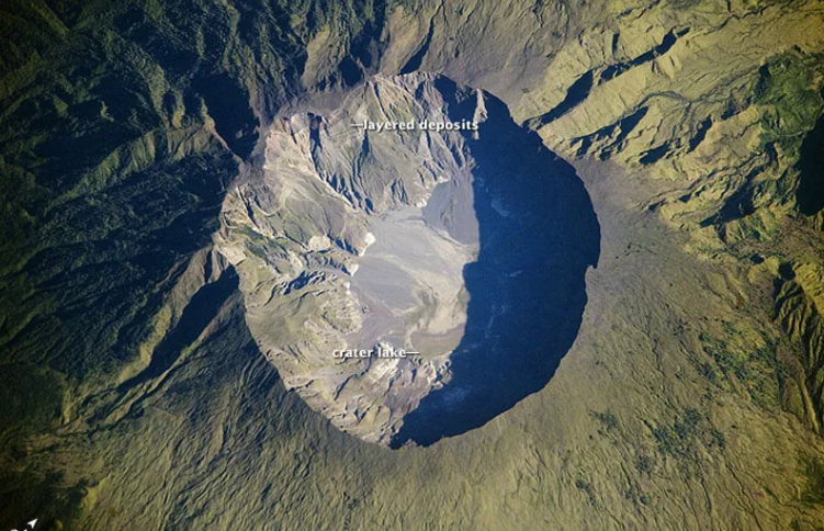 Tambora (ảnh: Đài thiên văn Trái đất của NASA)