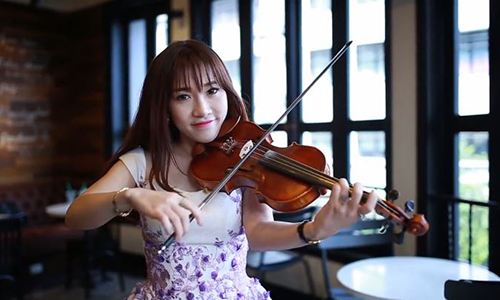 Tuyệt phẩm violin "Chắc ai đó sẽ về" của hotgirl xinh đẹp