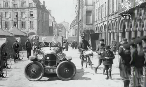 Khó tin độc chiêu quay, đỗ ô tô những năm 1920