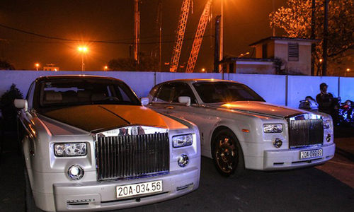 Ngắm cặp Rolls-Royce Phantom mạ vàng của đại gia Thái Nguyên