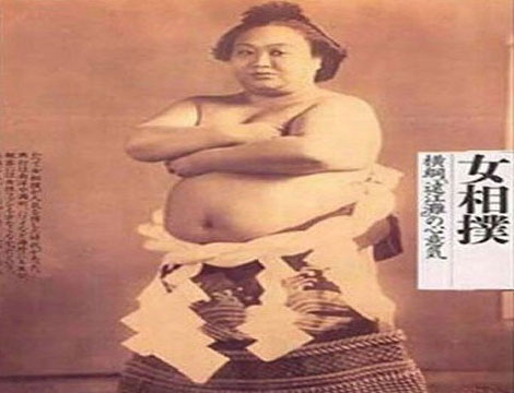 Nữ sumo Nhật Bản trổ tài