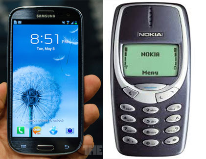 Nokia “cục gạch” khiến Galaxy SIV “bẽ mặt“