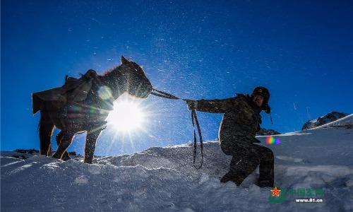 Cách biên phòng Trung Quốc tuần tra 523km biên giới với Pakistan