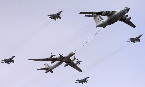 Động trời: Nga dạy phi công Su-30 Trung Quốc "bú sữa Il-78"