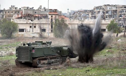 Ảnh: Quân đội Nga vất vả phá bom, mìn "khủng" ở Syria