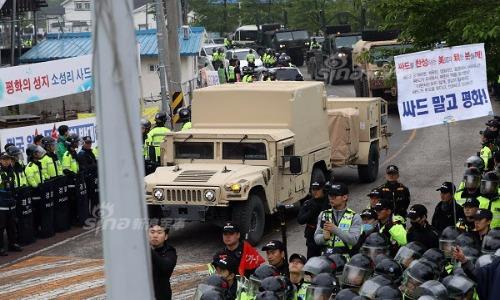 Hy hữu: 8.000 cảnh sát áp tải hệ thống tên lửa THAAD