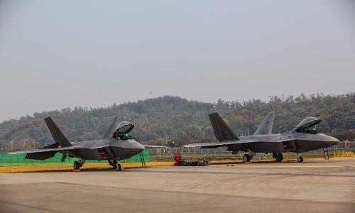 Vừa tới Hàn tập trận, F-22 Mỹ đã "què quặt"