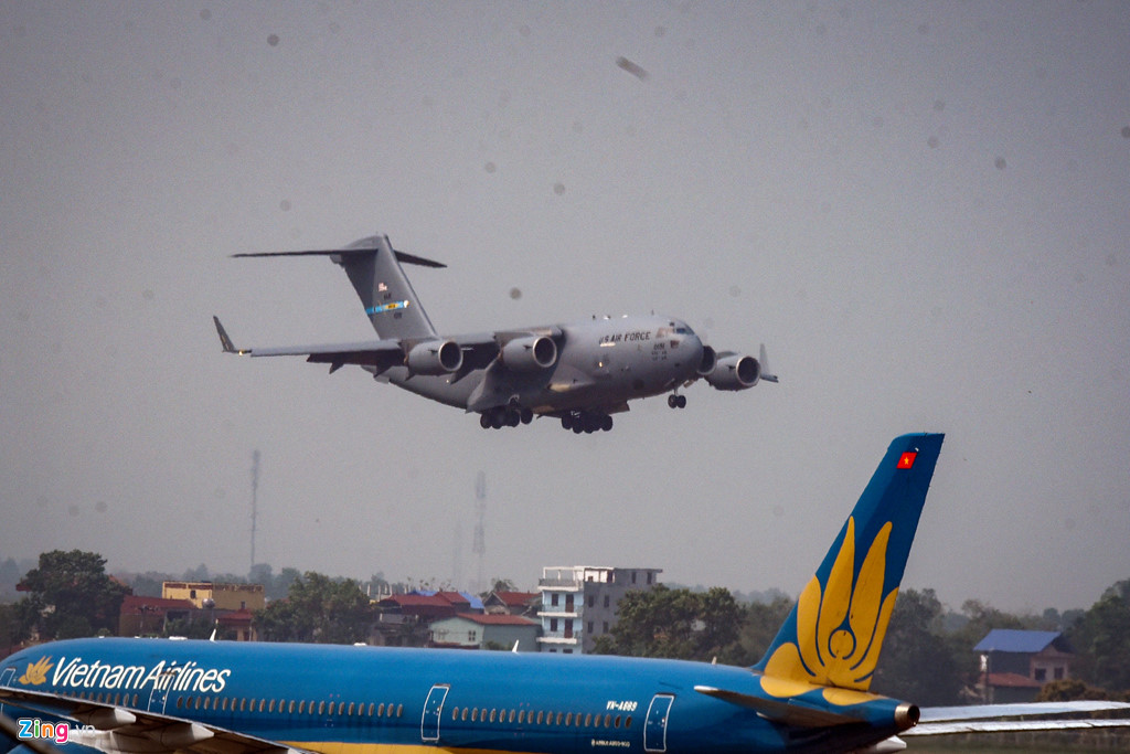 Cận cảnh "Ngựa thồ" C-17 của Không quân Mỹ hạ cánh tại Nội Bài