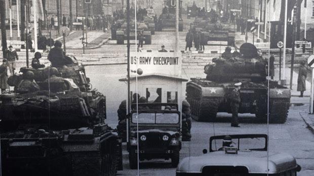 Checkpoint Charlie: "Điểm nóng" nhất châu Âu trong Chiến tranh Lạnh