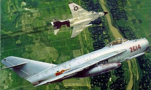 Bản lĩnh phi công Việt Nam biến yếu điểm của MiG-17 thành vũ khí lợi hại